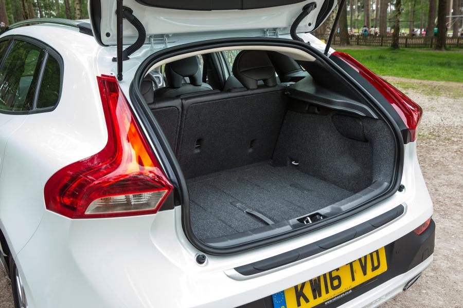 Багажник Volvo V40 D4 Cross Country 2016 года  (UK) (фото 24 из 30)